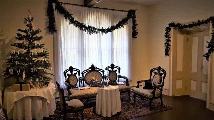 Victorian Christmas Magic: Decorating Your Home for the Holidays With Authentic 19th-Century Charm